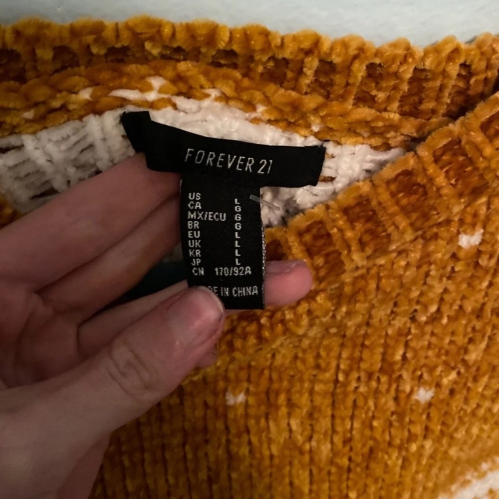 Sweater - Picture 4 of 4